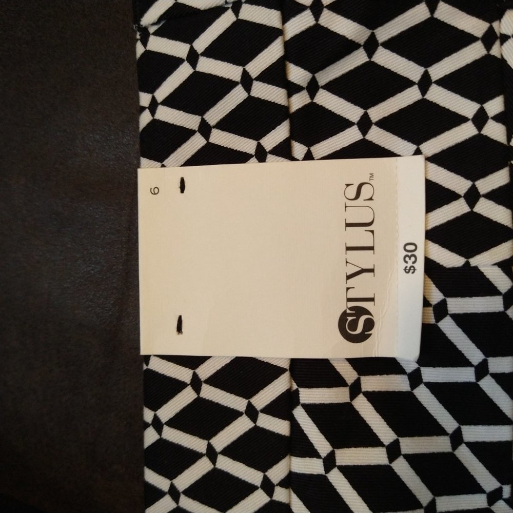 BNWT - STYLUS BLACK & WHITE PATTERN SHORTS - SIZE 6 - EXCELLENT CONDITION - Picture 3 of 5